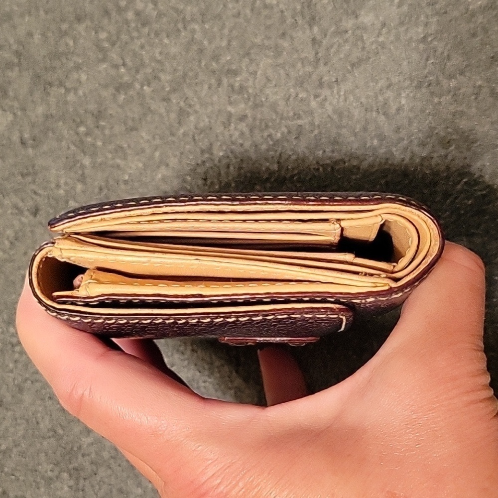 Small Kate Spade wallet snap & zipper closure...sew pictures for condition - Picture 3 of 15